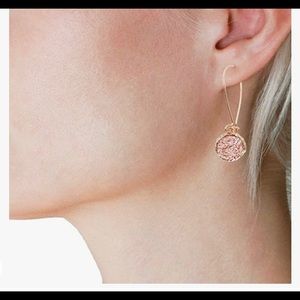 Hypoallergenic rose-gold “nugget” earrings .